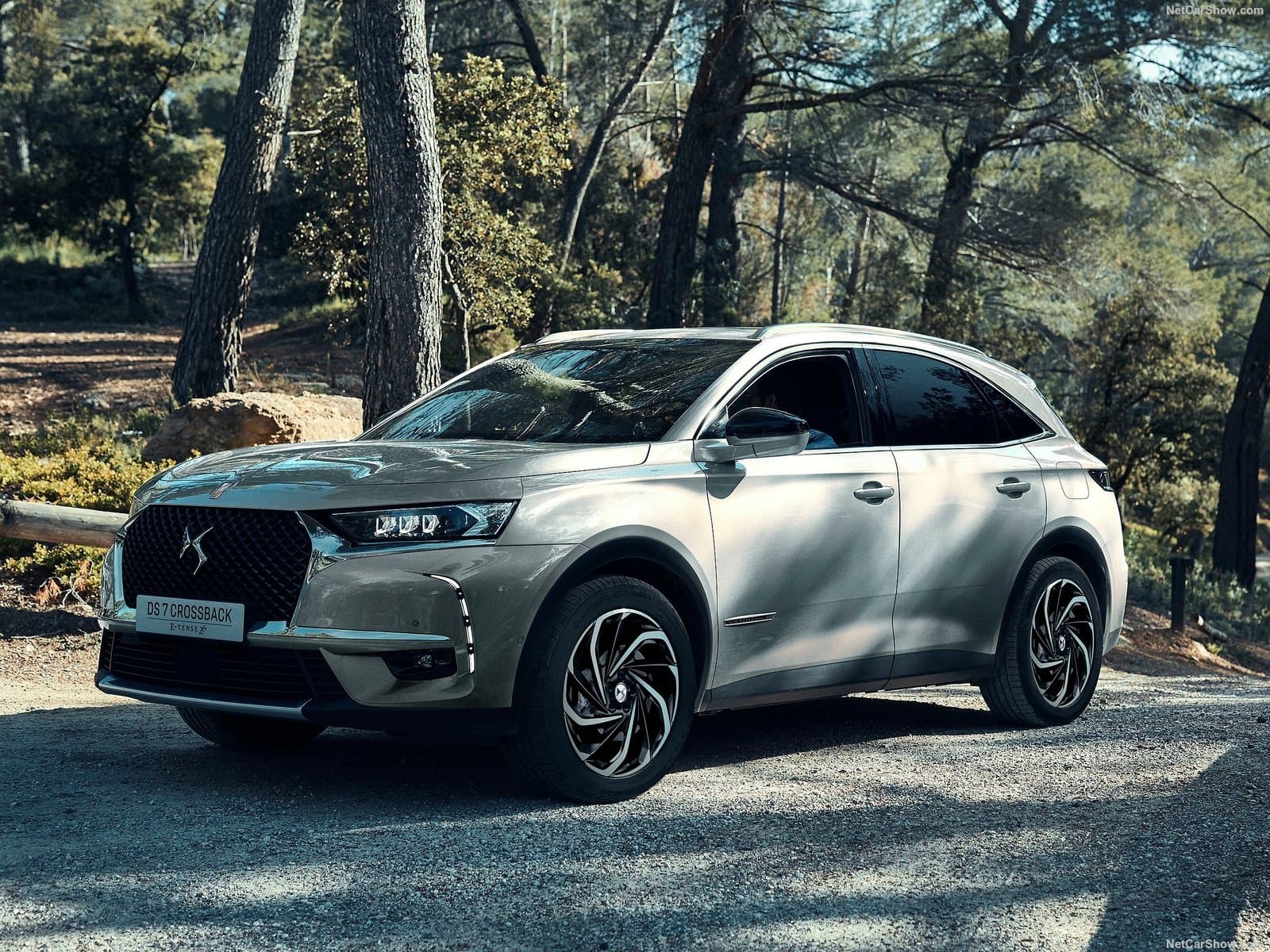 DS7 Crossback E-Tense