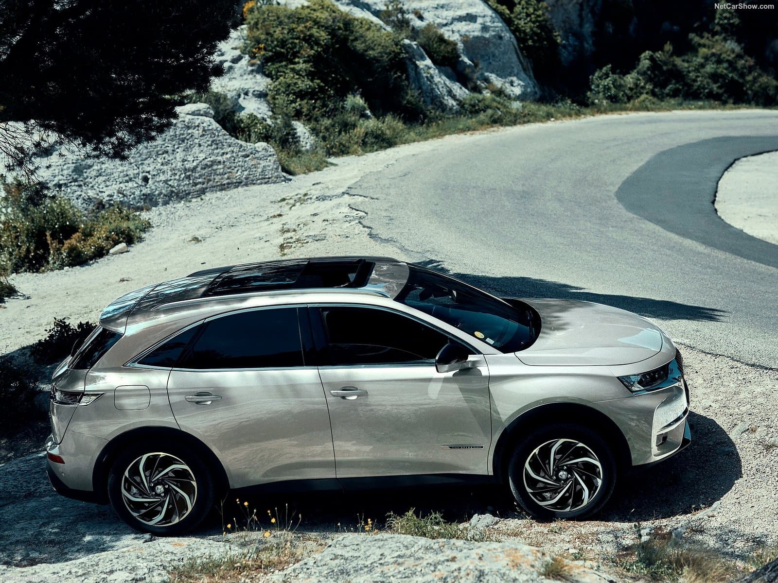 DS7 Crossback E-Tense
