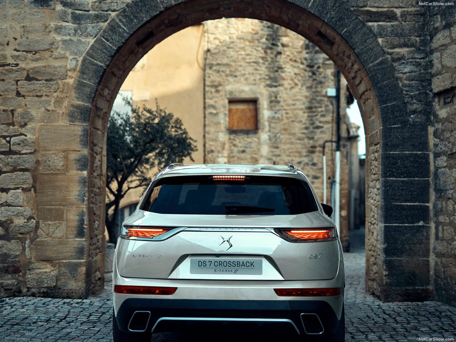 DS7 Crossback E-Tense