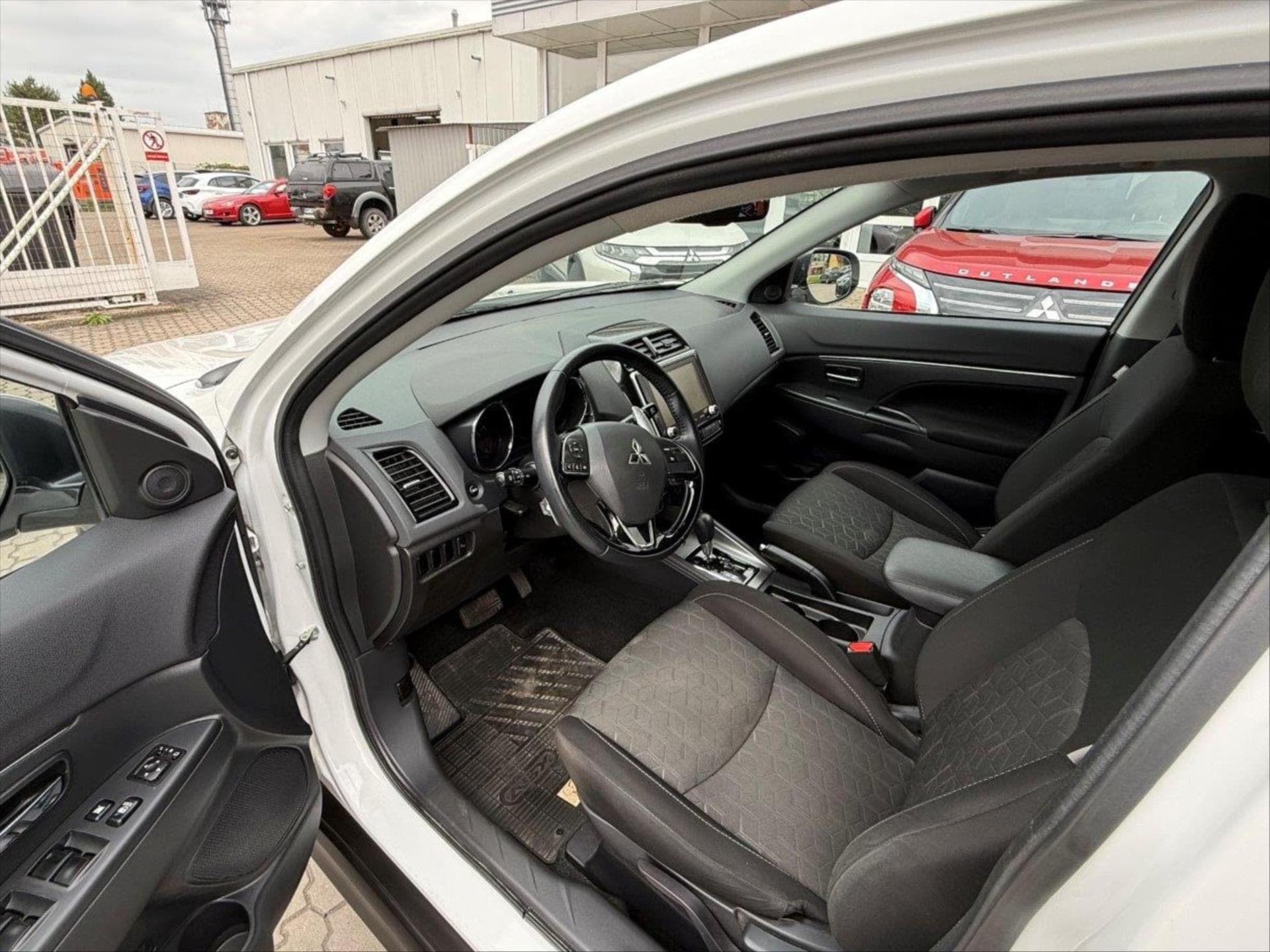 Mitsubishi ASX - 10