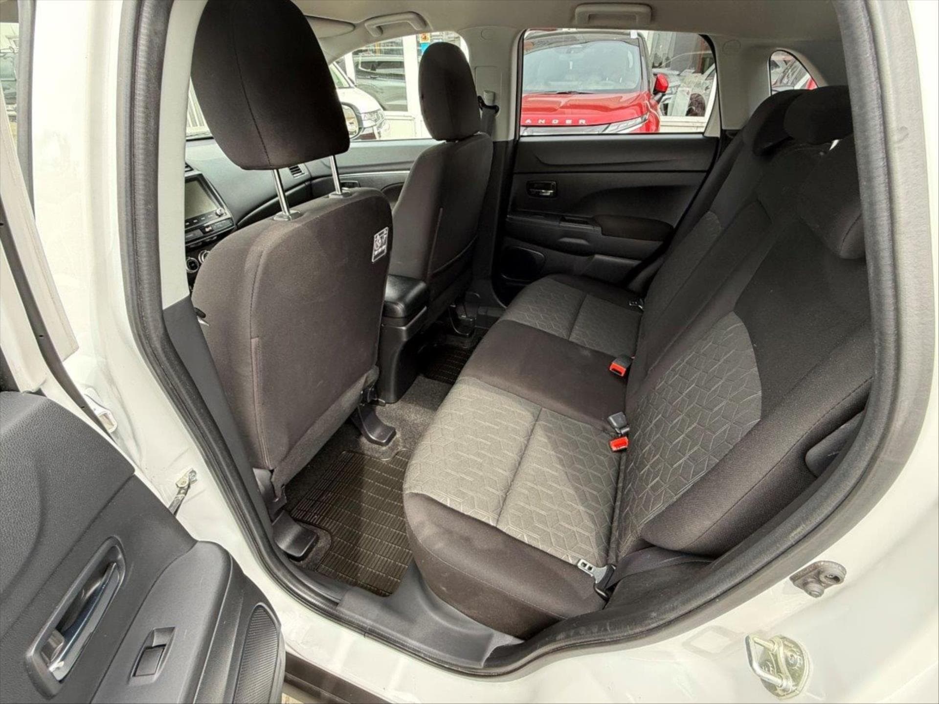Mitsubishi ASX - 12