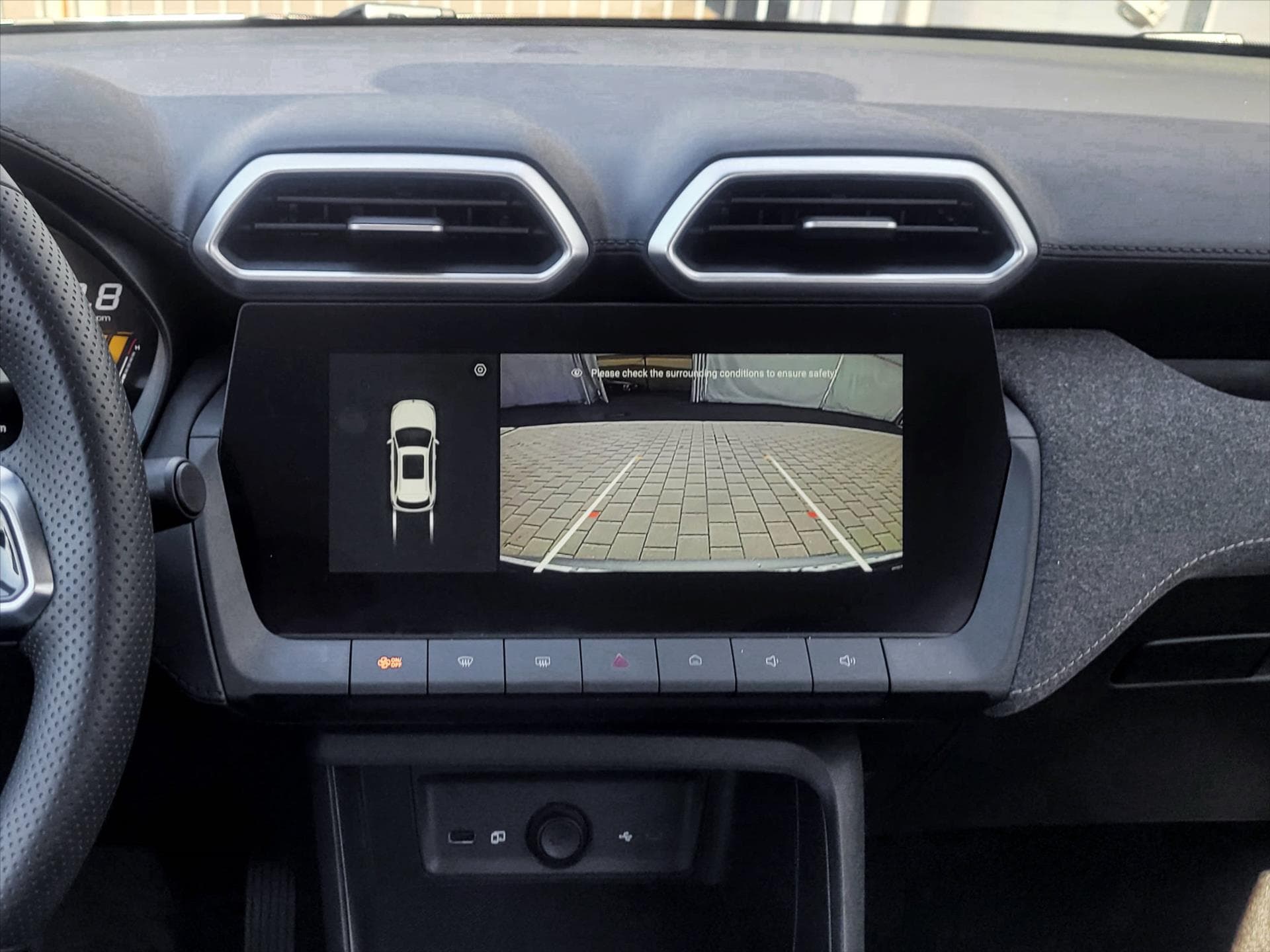 MG ZS - 10