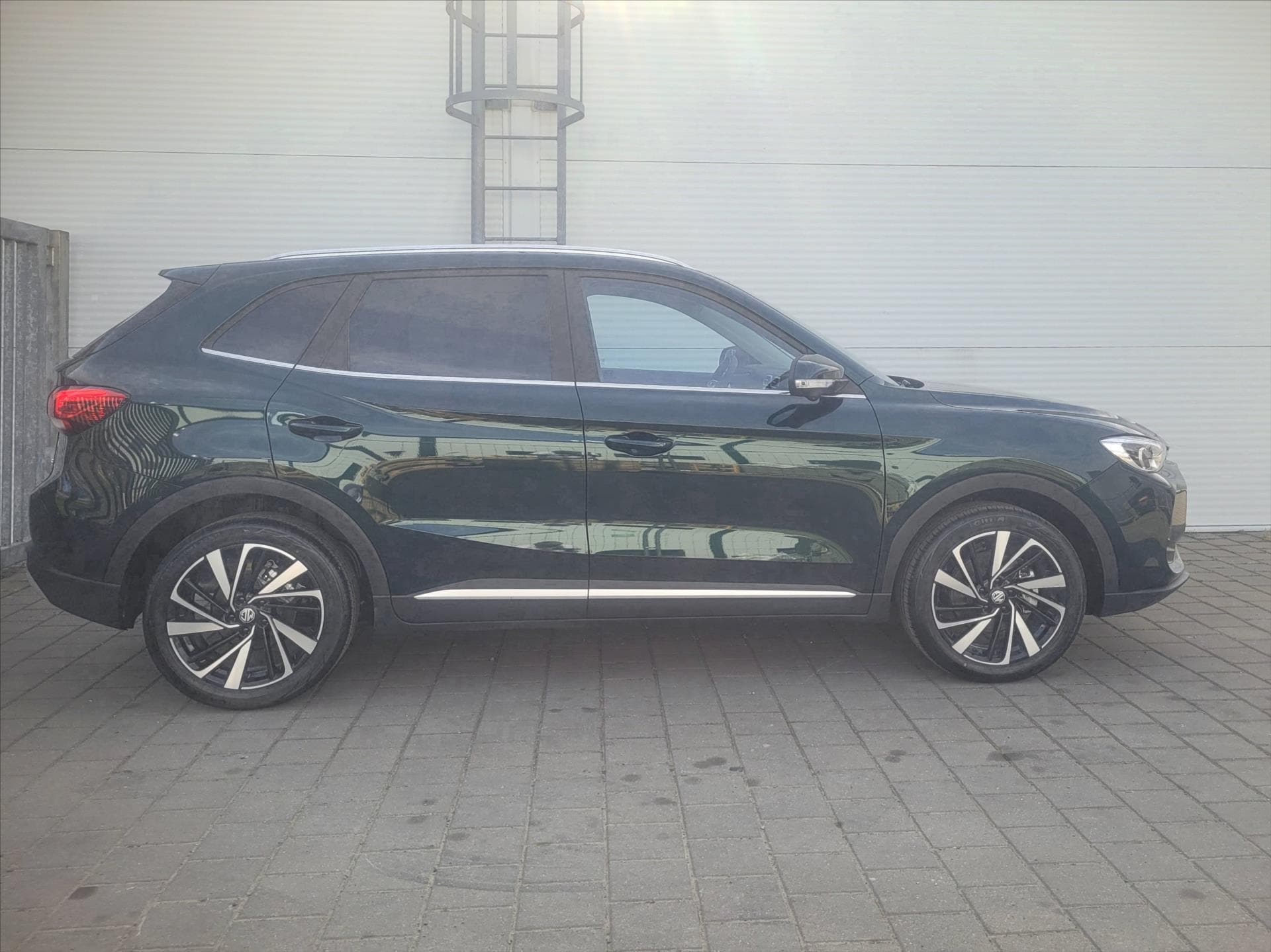 MG ZS - 3