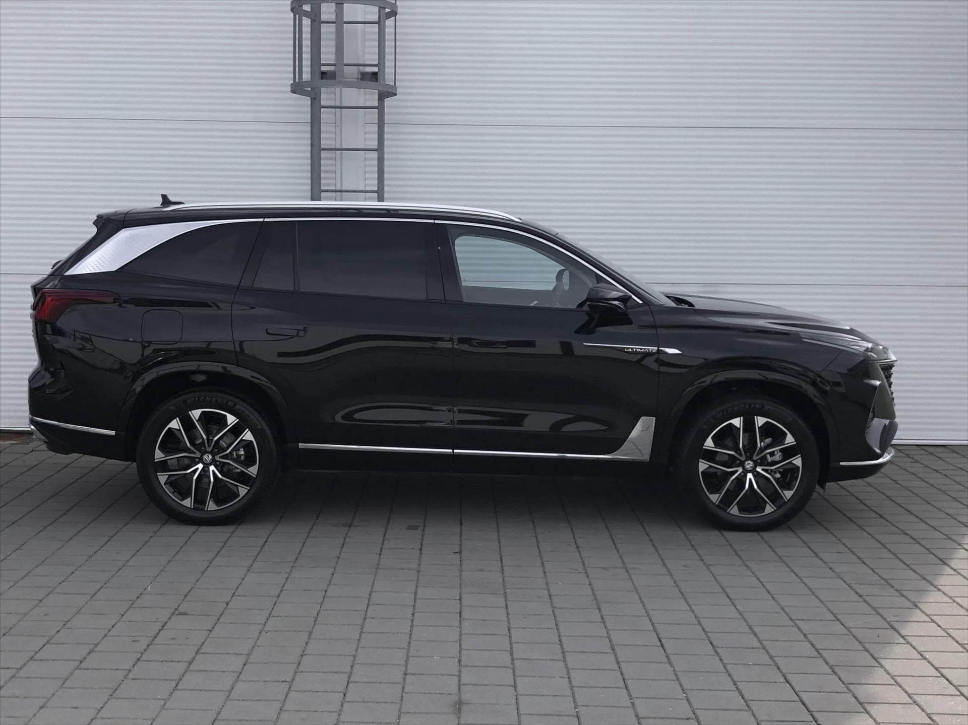 MG MGS9 - 3