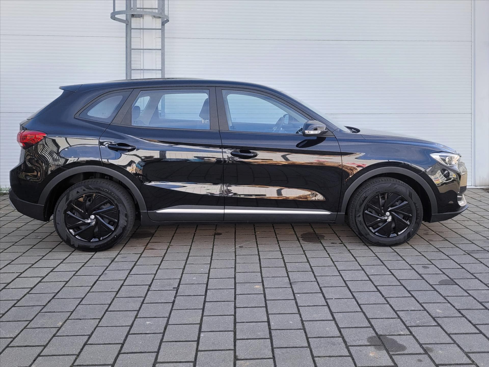 MG ZS - 3
