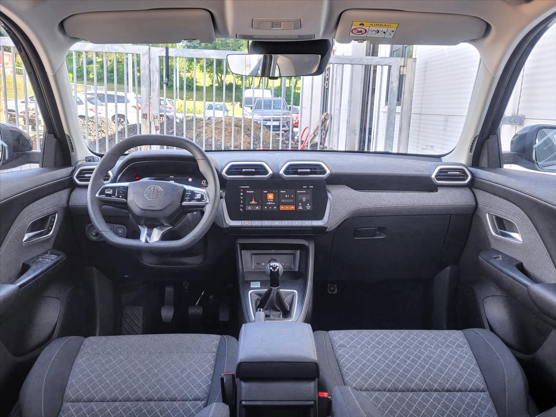MG ZS - 8