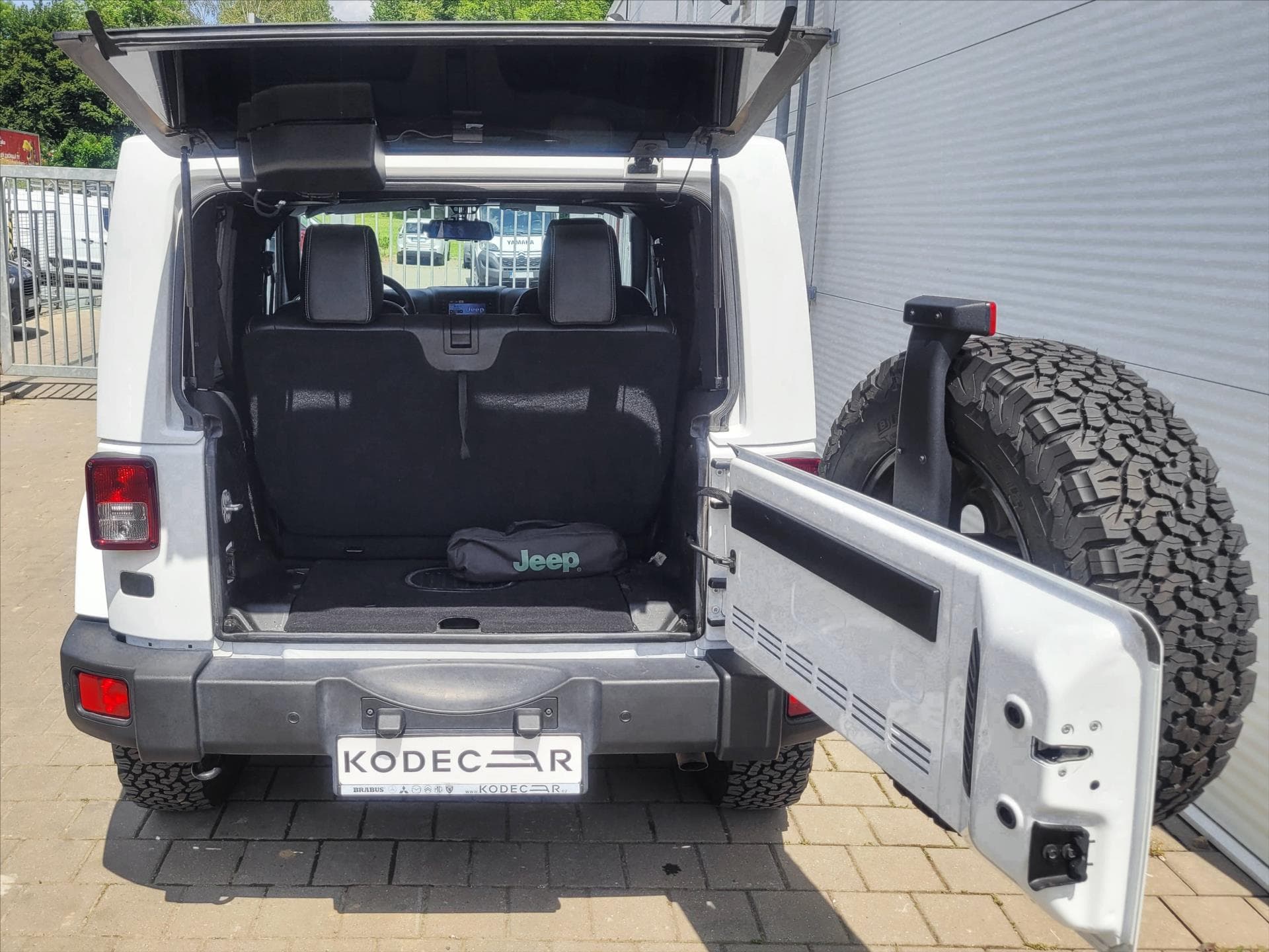 Jeep Wrangler - 8