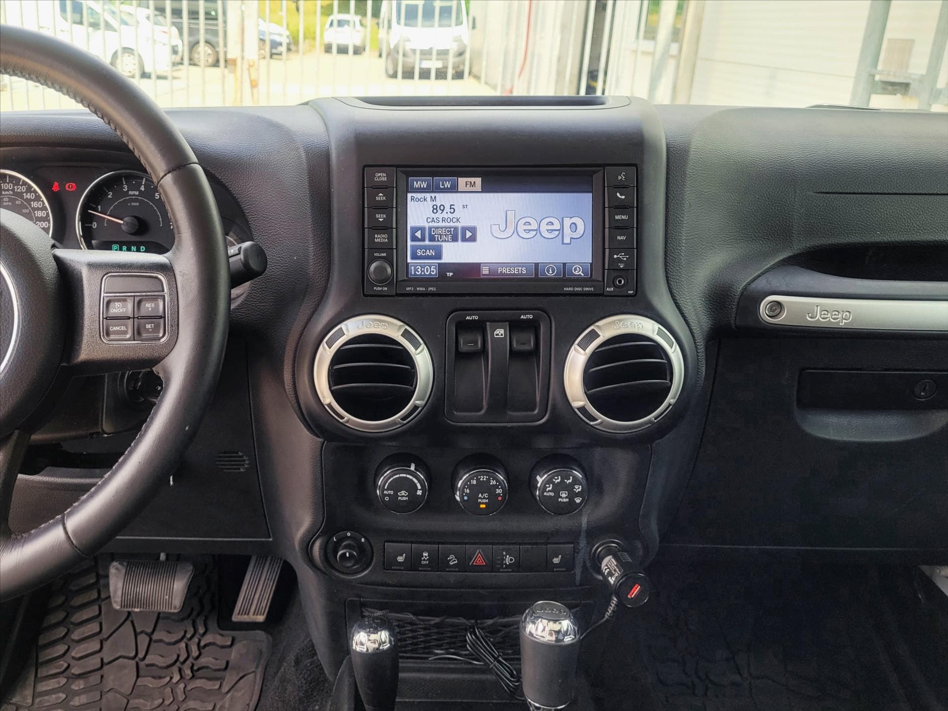 Jeep Wrangler - 11