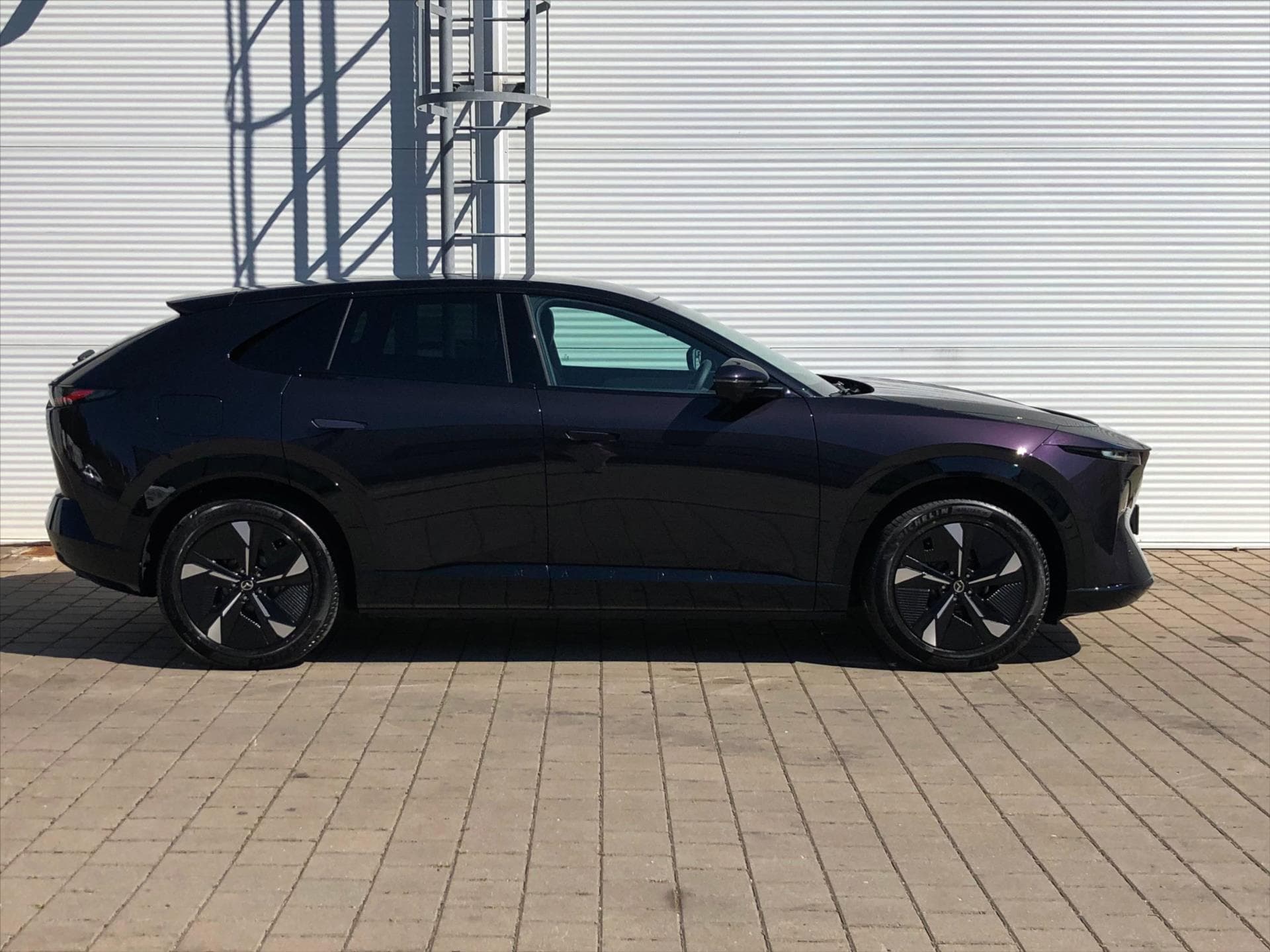 Mazda CX-6e - 3