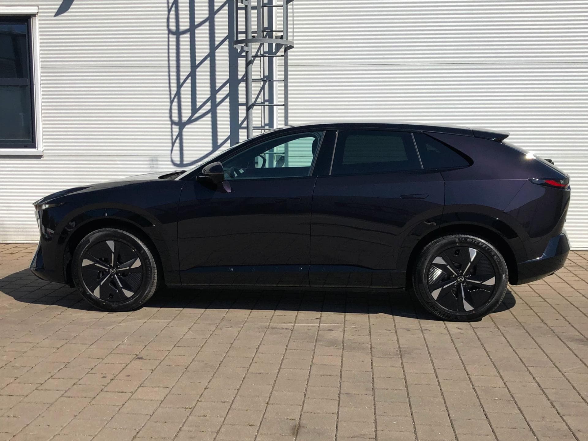 Mazda CX-6e - 6