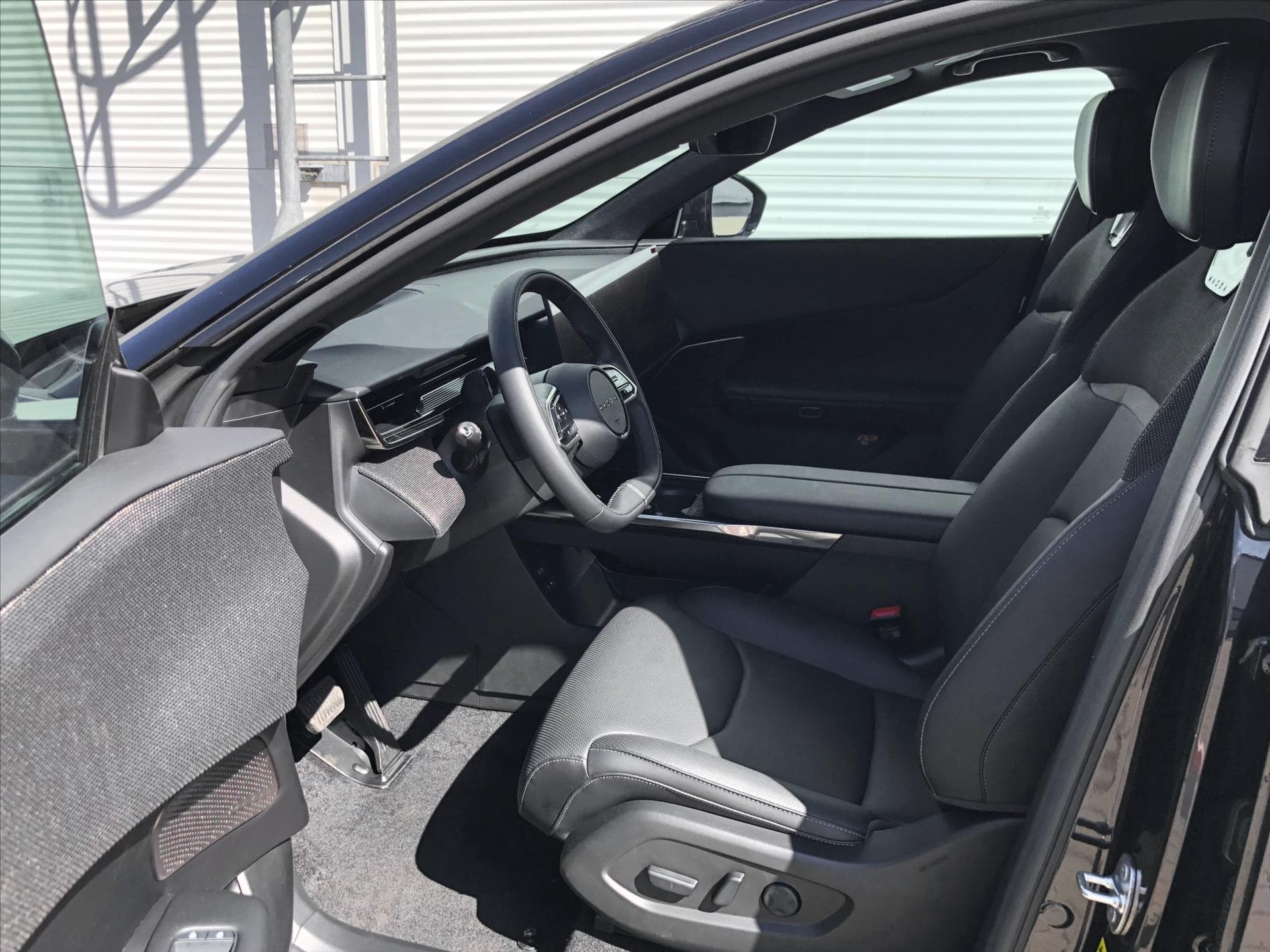 Mazda CX-6e - 9