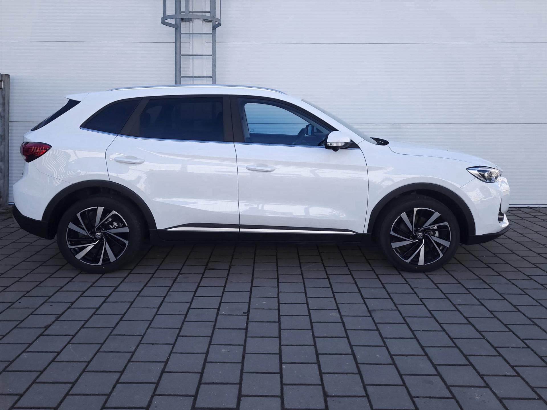 MG ZS - 3