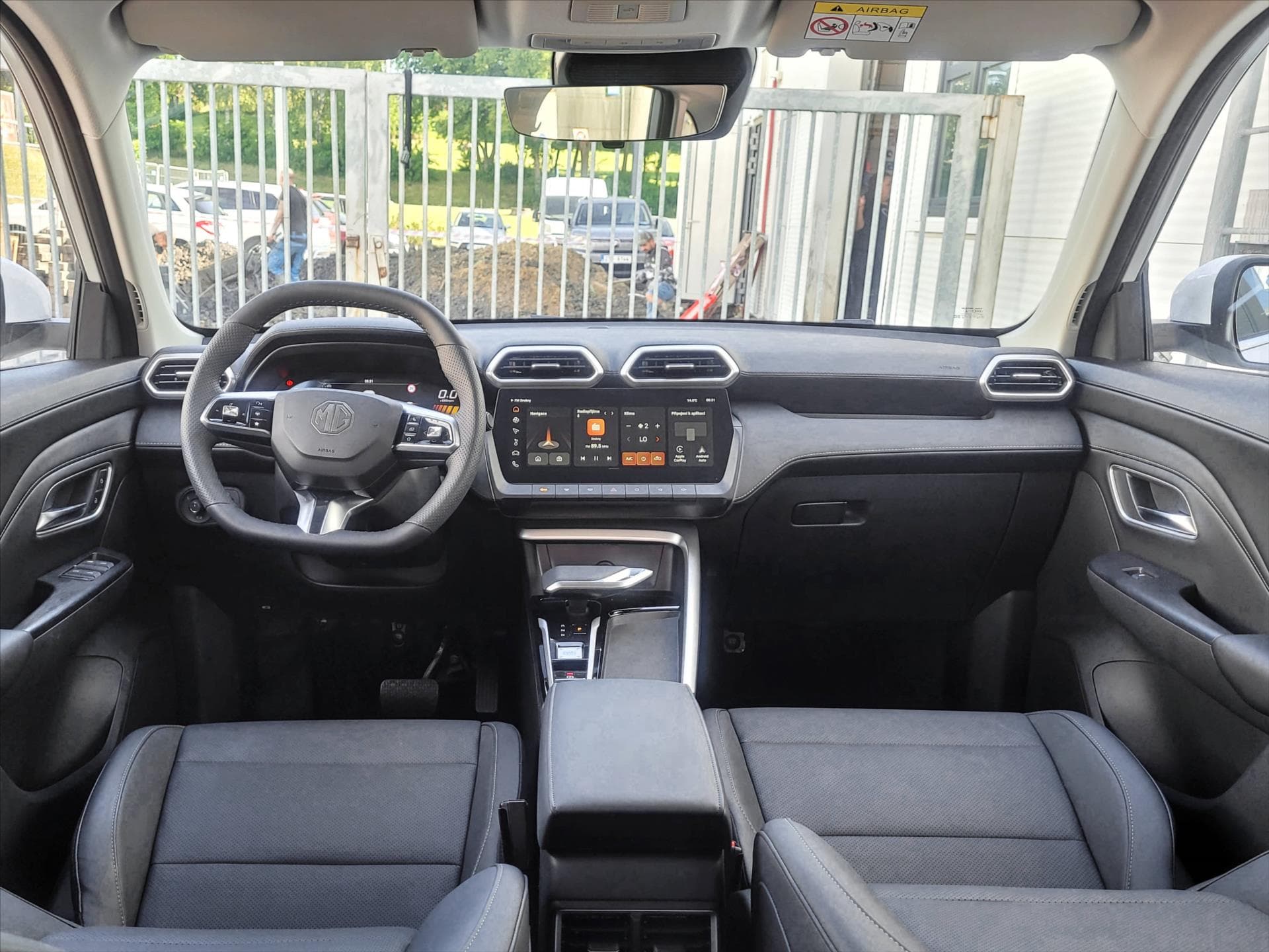 MG ZS - 8