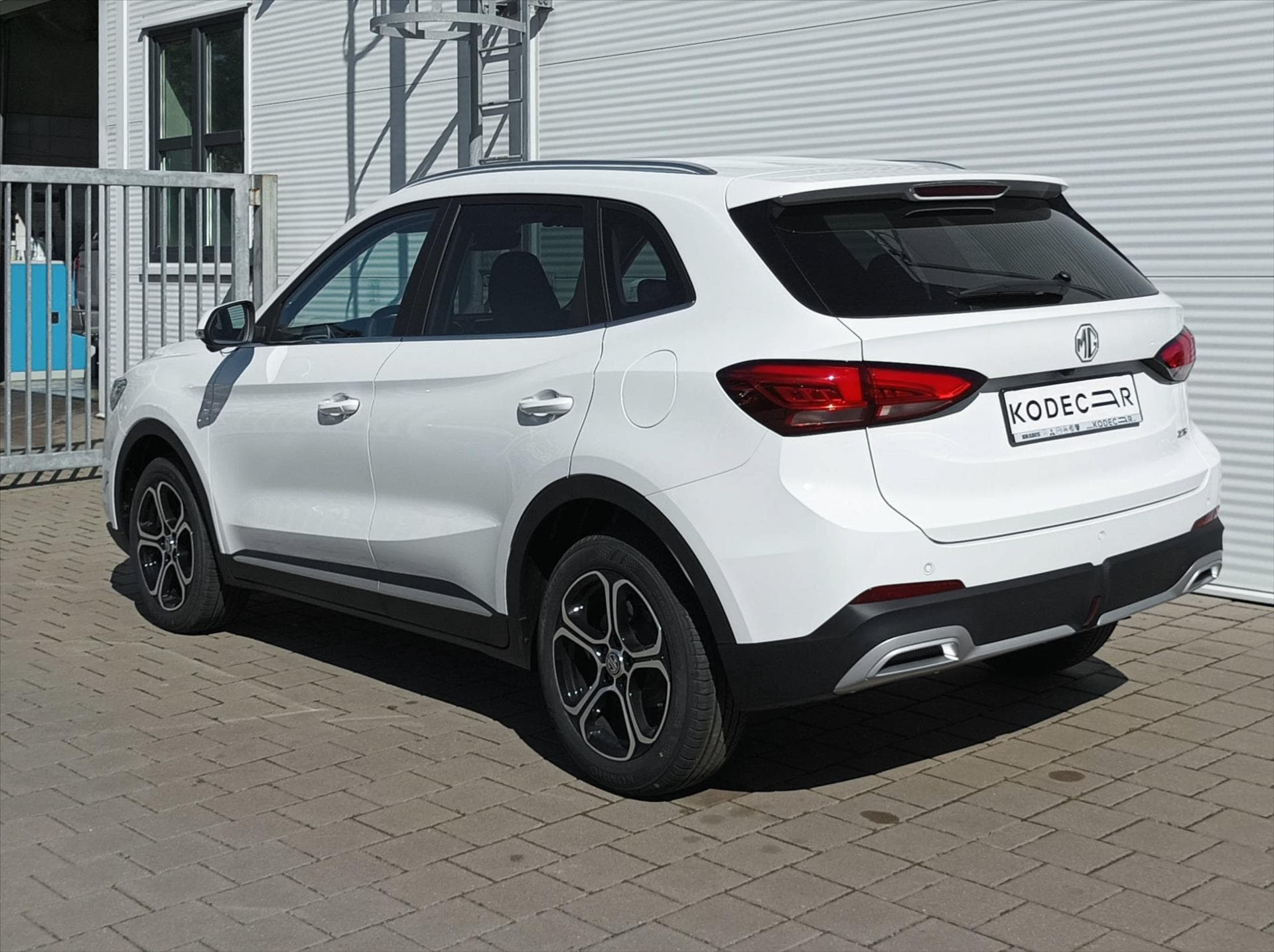 MG ZS - 4