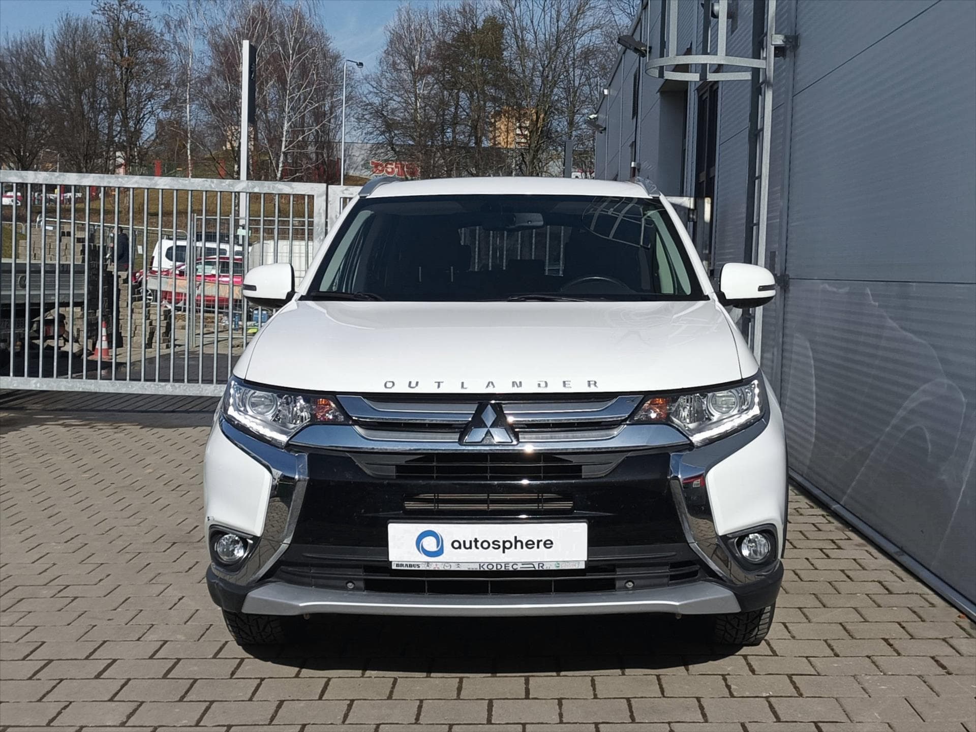 Mitsubishi Outlander - 2