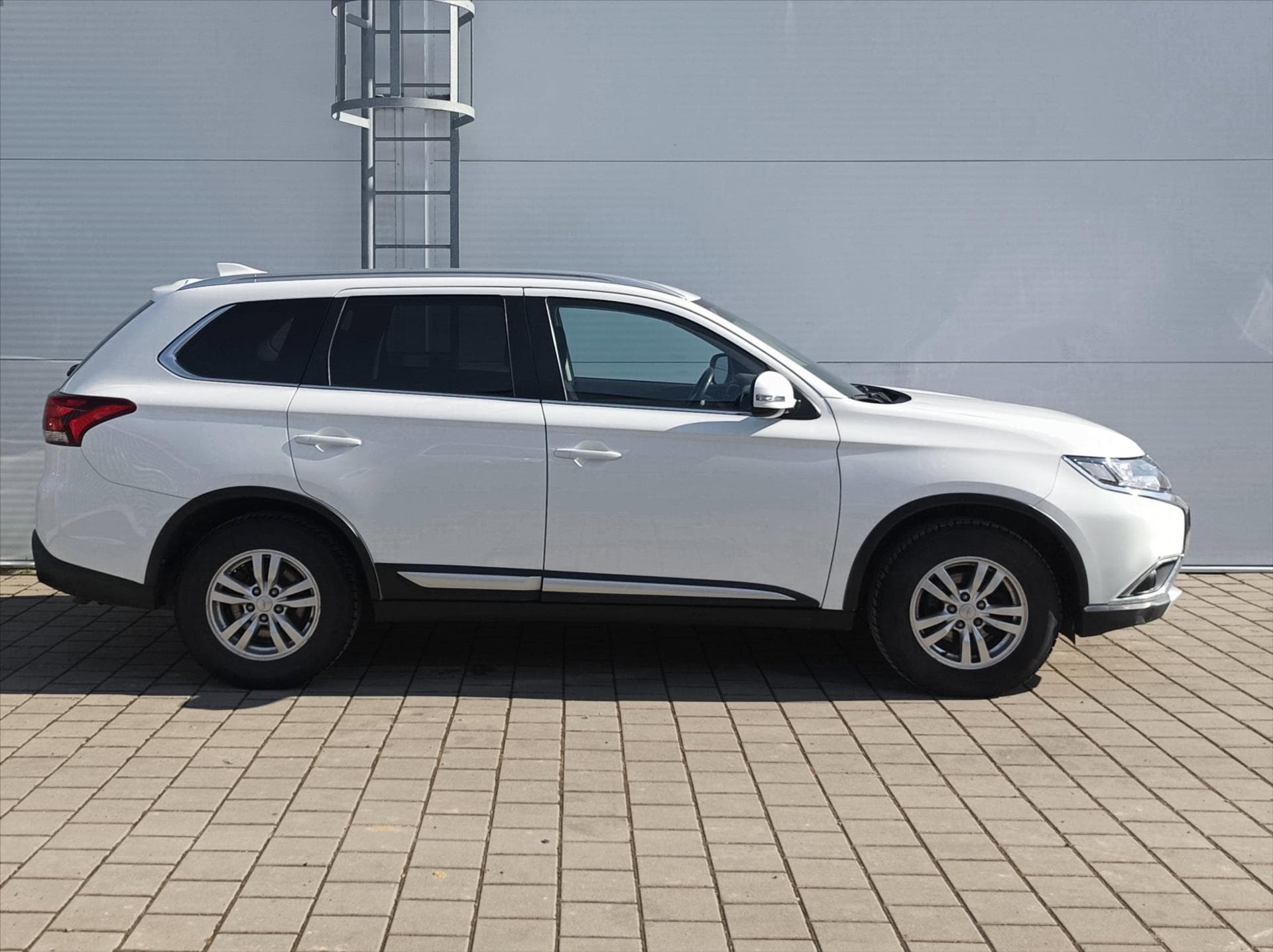 Mitsubishi Outlander - 3