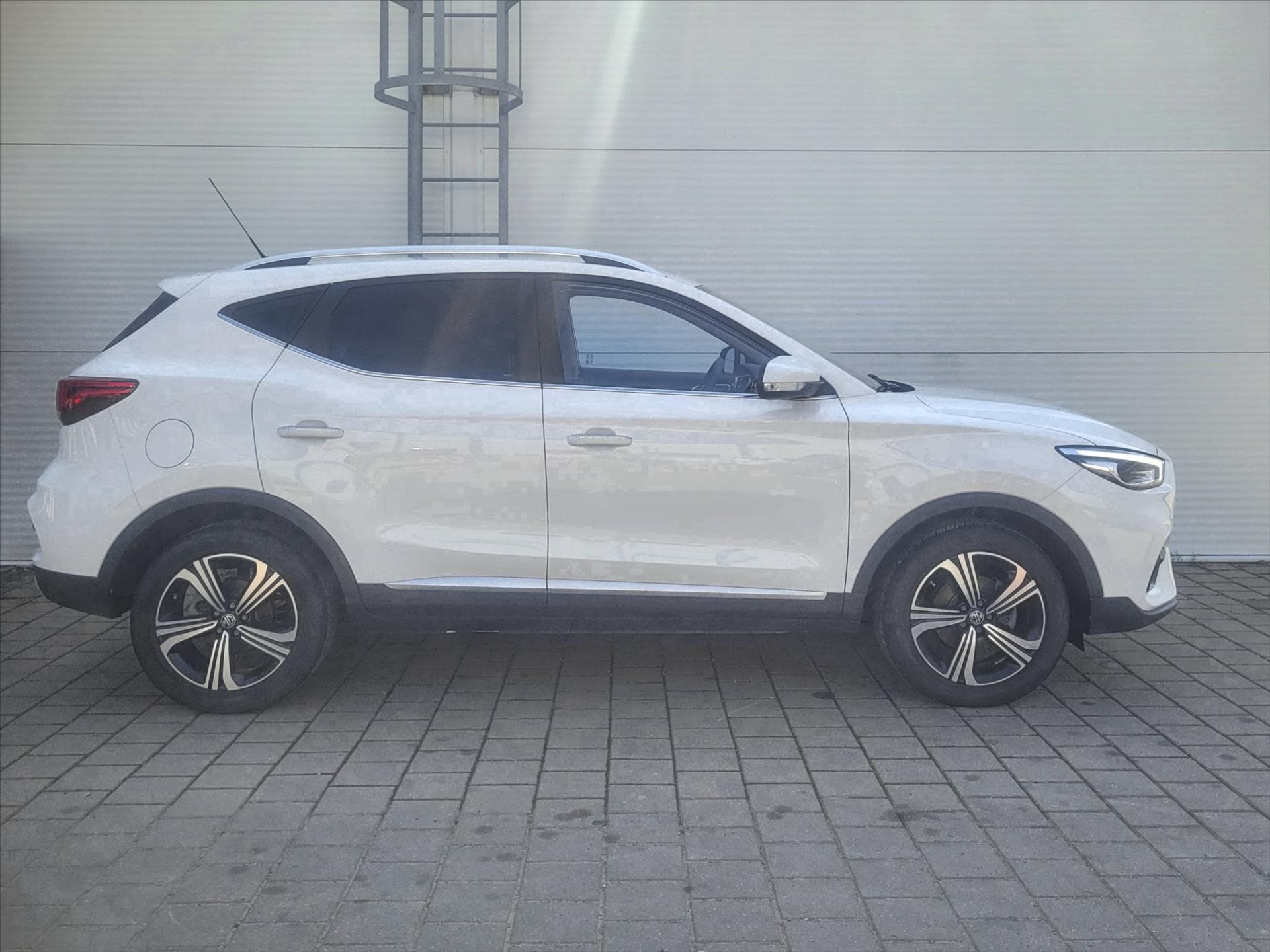 MG ZS - 3