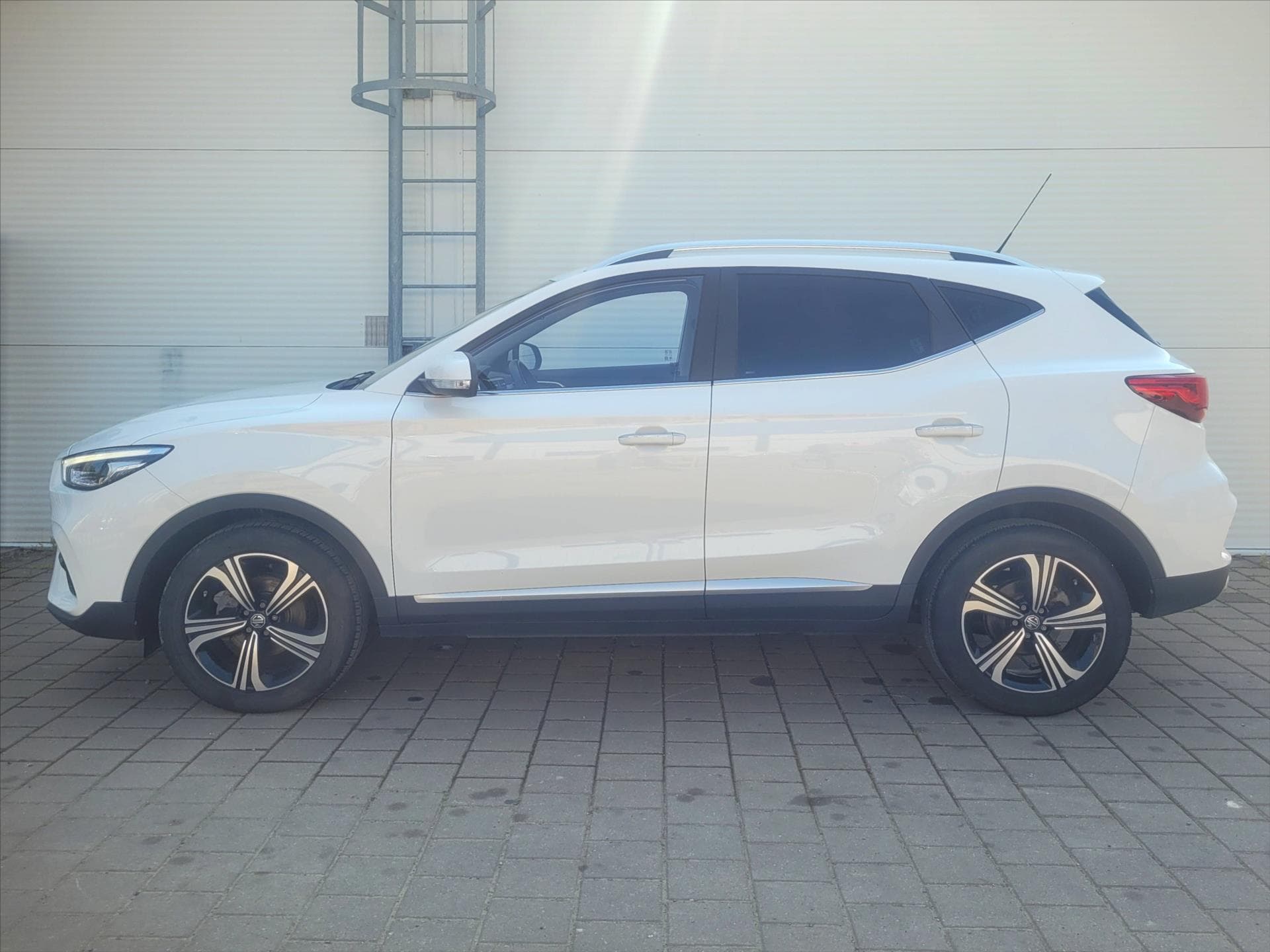 MG ZS - 6