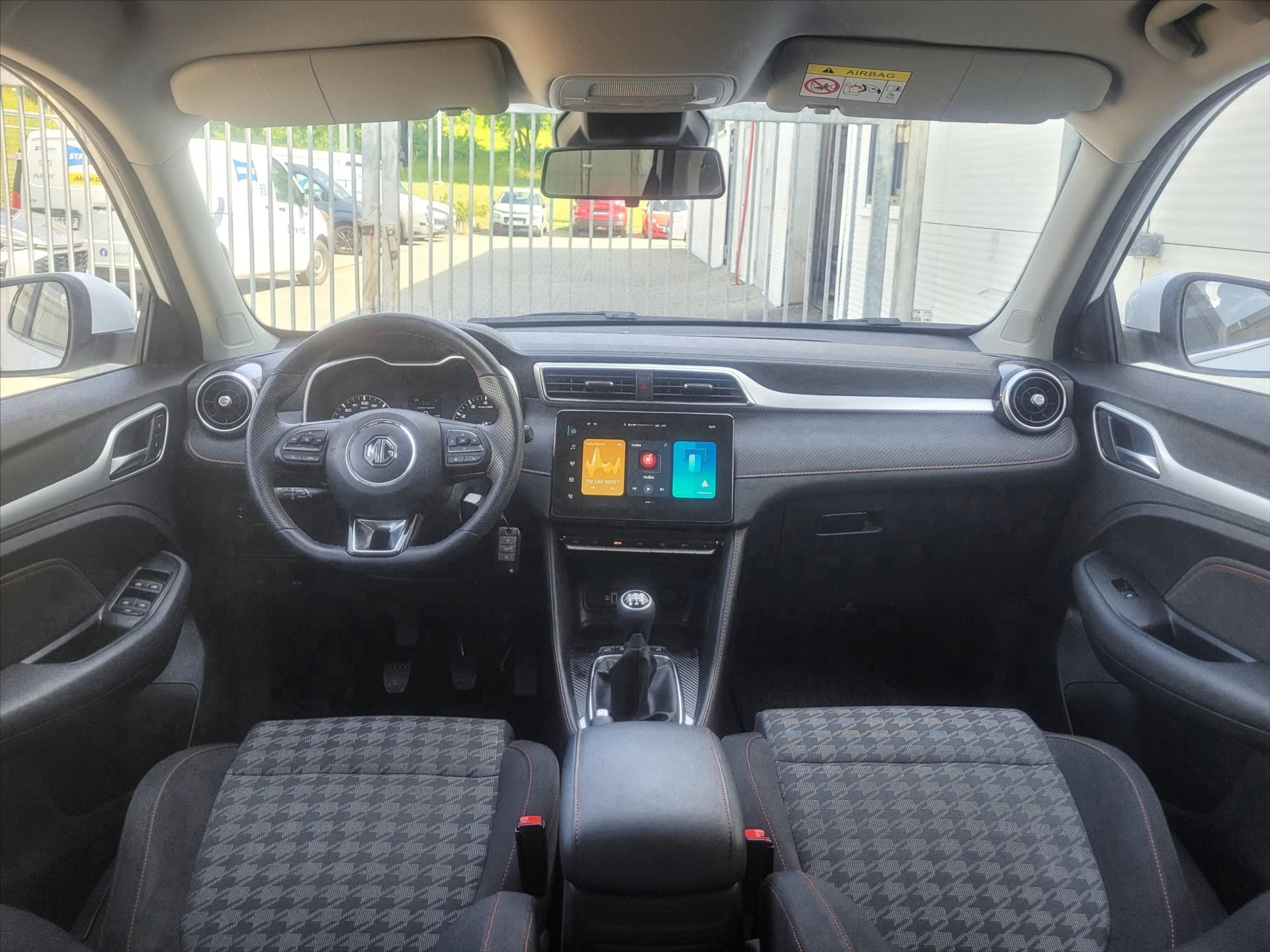 MG ZS - 8