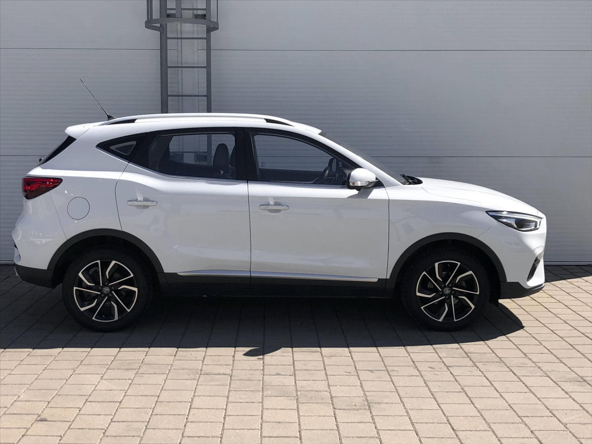MG ZS - 3