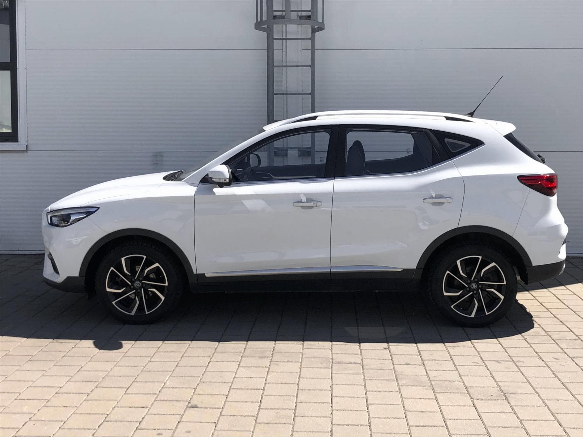 MG ZS - 6