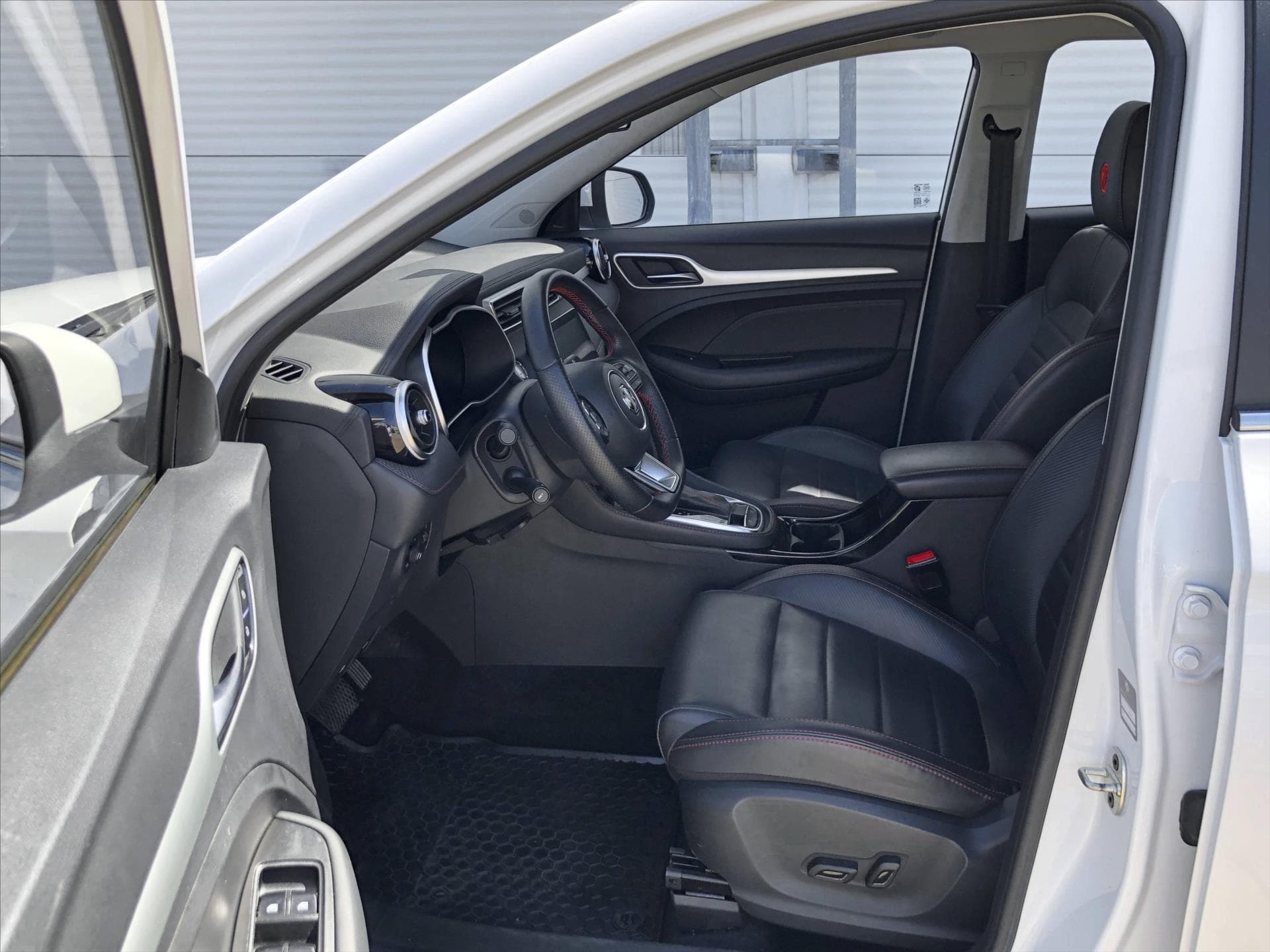 MG ZS - 12