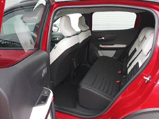 Nový vůz Citroën ë-C3 Aircross Elektric 44kWh 113k AT MAX červená metalíza Elektro Automatická