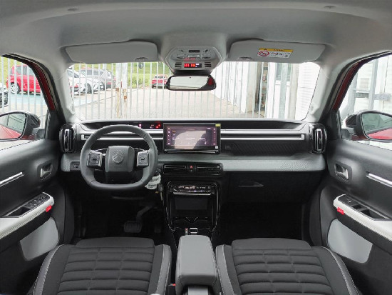 Nový vůz Citroën ë-C3 Aircross Elektric 44kWh 113k AT MAX červená metalíza Elektro Automatická
