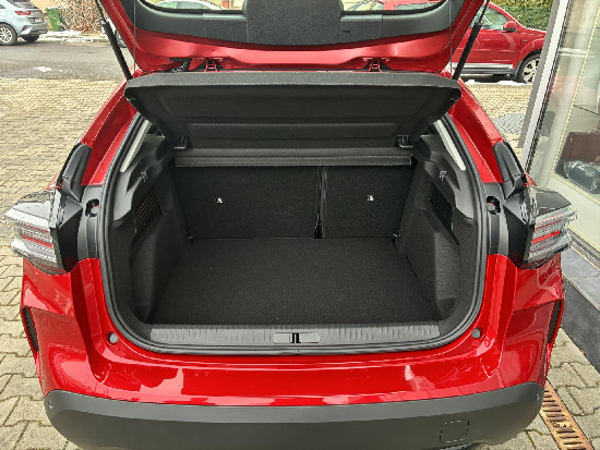 Nový vůz Citroën C4 1,2 PT 130k S&S 8EAT  Plus Petrol Automatic červená metalíza Benzín Automatická