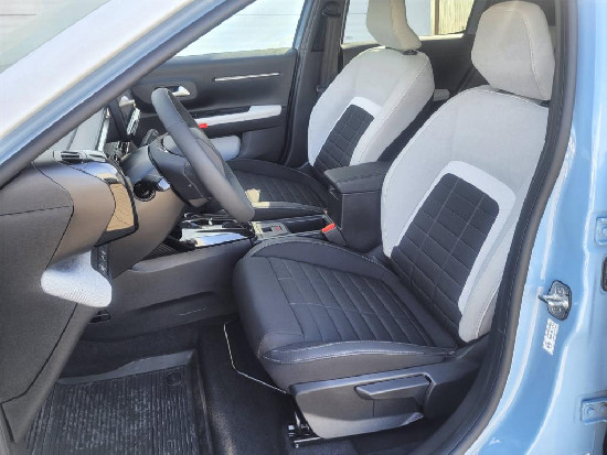 Nový vůz Citroën ë-C3 44kWh 113k 1AT  MAX modrá metalíza Elektro Automatická