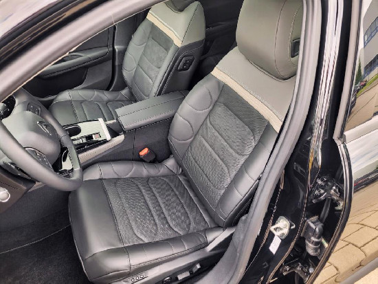 Nový vůz Citroën C5 X 1,6 Hybrid 225k ë-EAT8 Shine Pack černá metalíza hybridní - benzin Automatická