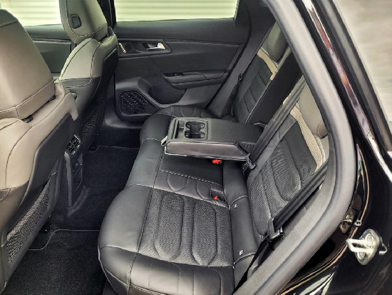 Nový vůz Citroën C5 X 1,6 Hybrid 225k ë-EAT8 Shine Pack černá metalíza hybridní - benzin Automatická