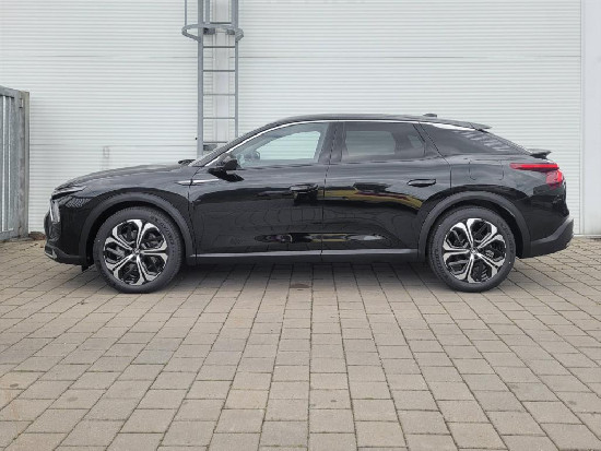 Nový vůz Citroën C5 X 1,6 Hybrid 225k ë-EAT8 Shine Pack černá metalíza hybridní - benzin Automatická