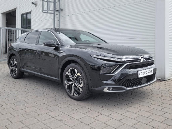 Nový vůz Citroën C5 X 1,6 hybrid ë-EAT8 S&S  Shine Pack černá metalíza hybridní - benzin Automatická