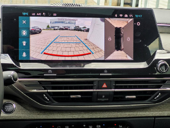 Nový vůz Citroën C5 X 1,6 hybrid ë-EAT8 S&S  Shine Pack černá metalíza hybridní - benzin Automatická