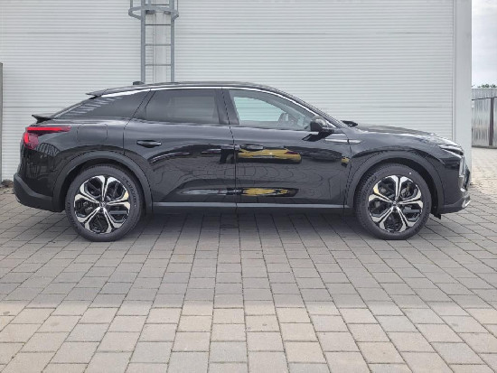 Nový vůz Citroën C5 X 1,6 hybrid ë-EAT8 S&S  Shine Pack černá metalíza hybridní - benzin Automatická