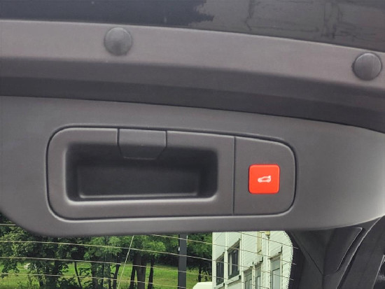 Nový vůz Citroën C5 X 1,6 hybrid ë-EAT8 S&S  Shine Pack černá metalíza hybridní - benzin Automatická