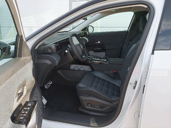 Nový vůz Citroën C5 Aircross 1,2 Hybrid 145k Automatic MAX bílá hybridní - benzin Automatická