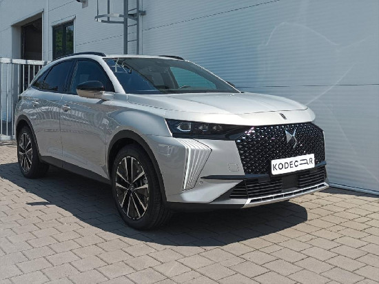 Nový vůz DS Automobiles DS7 Crossback 1,6 PHEV 300k 4x4  ETOILE bílá metalíza hybridní - benzin Automatická