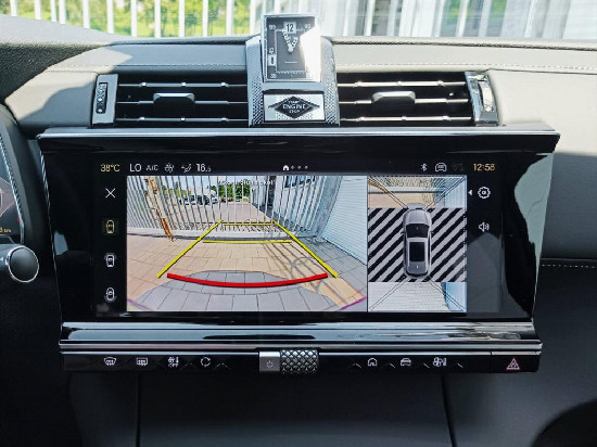 Nový vůz DS Automobiles DS7 Crossback 1,6 PHEV 300k 4x4  ETOILE bílá metalíza hybridní - benzin Automatická