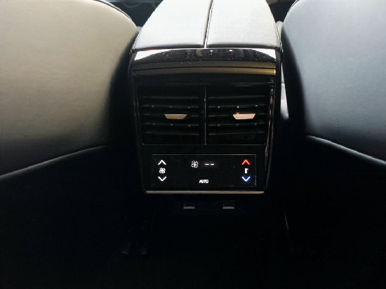 Nový vůz DS Automobiles DS7 Crossback 1,6 PHEV 300k 4x4  ETOILE bílá metalíza hybridní - benzin Automatická