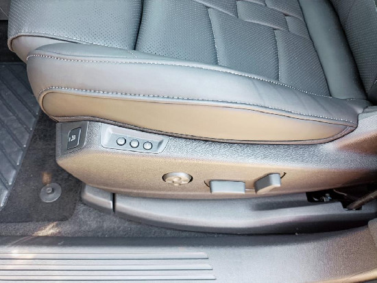 Nový vůz DS Automobiles DS7 Crossback 1,6 PHEV 300k 4x4  ETOILE bílá metalíza hybridní - benzin Automatická