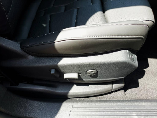 Nový vůz DS Automobiles DS7 Crossback 1,6 PHEV 300k 4x4  ETOILE bílá metalíza hybridní - benzin Automatická