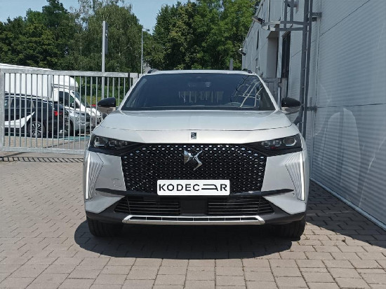 Nový vůz DS Automobiles DS7 Crossback 1,6 PHEV 300k 4x4  ETOILE bílá metalíza hybridní - benzin Automatická