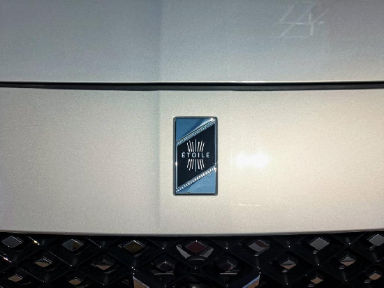 Nový vůz DS Automobiles DS7 Crossback 1,6 PHEV 300k 4x4  ETOILE bílá metalíza hybridní - benzin Automatická