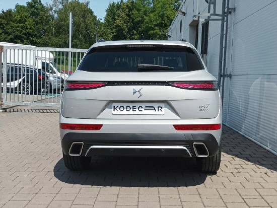 Nový vůz DS Automobiles DS7 Crossback 1,6 PHEV 300k 4x4  ETOILE bílá metalíza hybridní - benzin Automatická