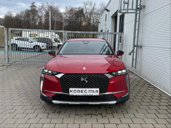 Nový vůz DS Automobiles DS4 1,6 E-TENSE 225k 8AT 4x2  TROCADERO Cross červená metalíza hybridní - benzin Automatická