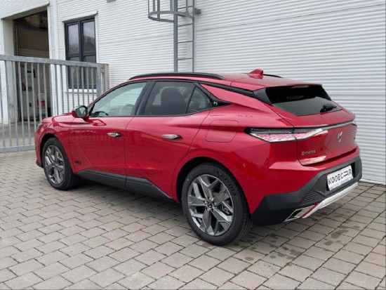 Nový vůz DS Automobiles DS4 1,6 E-TENSE 225k 8AT 4x2  TROCADERO Cross červená metalíza hybridní - benzin Automatická