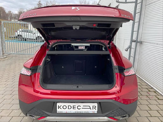 Nový vůz DS Automobiles DS4 1,6 E-TENSE 225k 8AT 4x2  TROCADERO Cross červená metalíza hybridní - benzin Automatická