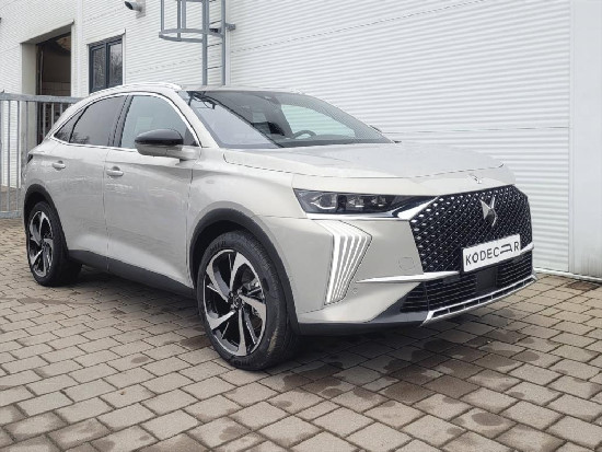 Nový vůz DS Automobiles DS7 Crossback 1,6 PT e-Tense 300k EAT8 4x4  OPERA bílá metalíza hybridní - benzin Automatická